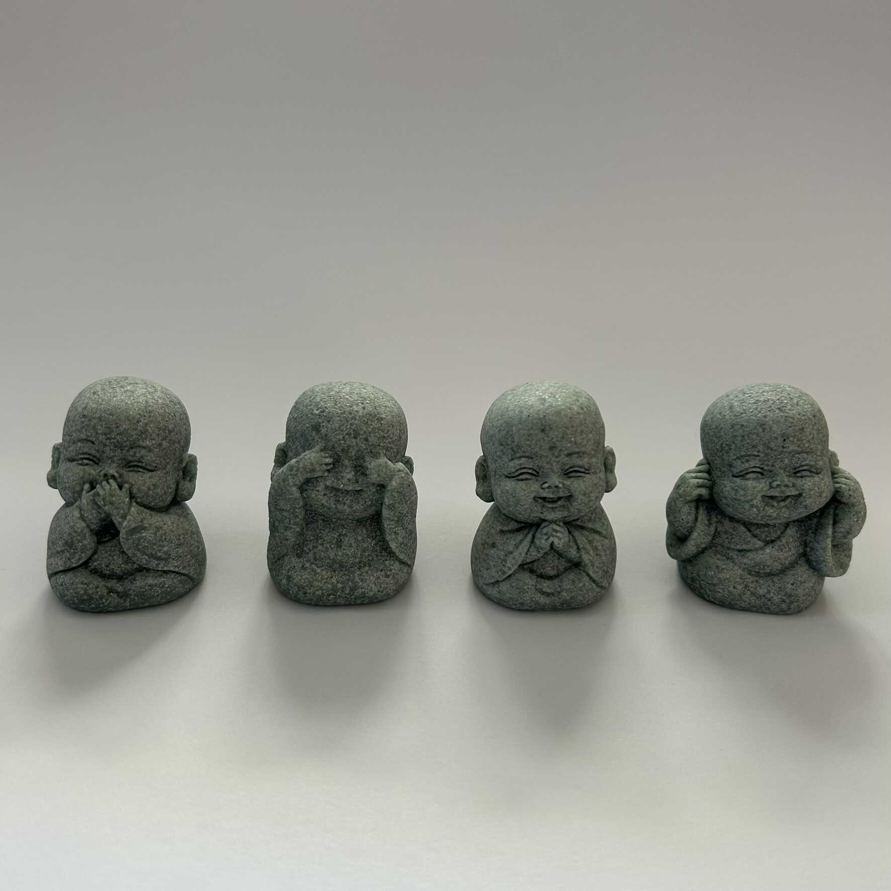 Buddha „Nevidím“ – světle šedá matná - Obrázek 6